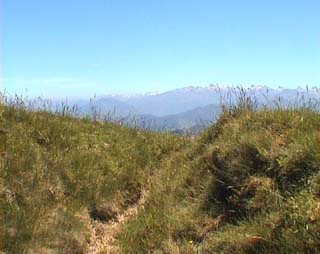 le sentier, vue sur Anie