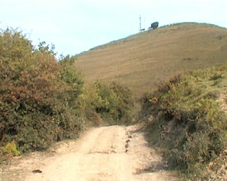 piste, derrière le sommet